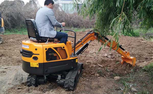 挖掘機(jī)的基礎(chǔ)操作知識(shí)與操作步驟