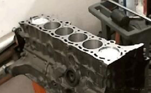 挖掘機發(fā)動機“油溫高、水溫高”應(yīng)該如何應(yīng)對