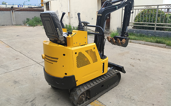 小型挖掘機(jī)的維護(hù)保養(yǎng)的時(shí)間與具體步驟