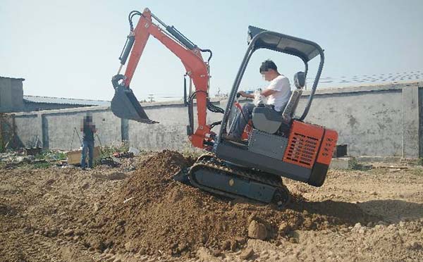 小挖機(jī)挖掘機(jī)出現(xiàn)跳檔原因分析 應(yīng)該怎么辦