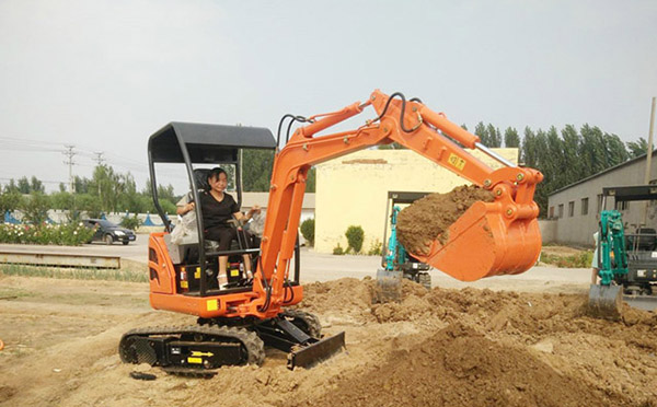 小型挖掘機(jī)價(jià)格