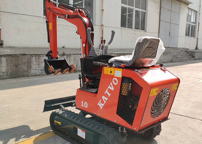 小型挖掘機(jī)廠家
